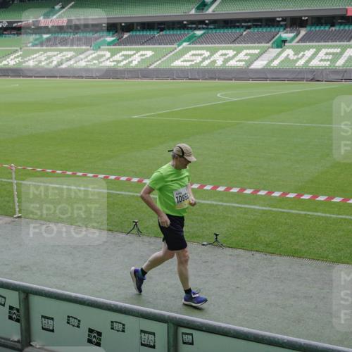 05.10.2025 - 20. swb-Marathon Bremen Michael Burmester http://msf.ph/oto/9248447 05.10.2025 10:39:09 Laufen im Stadion 7199, 7654, 7788, 8123, 9002, 9182, 9184, 9224, 9225, 9229, 9235, 9269, 9300, 9322, 9324, 9325, 9331, 9335, 9379, 9394, 9398, 9409, 9515, 9610, 9628, 9644, 9660, 9668, 9713, 9752, 9765, 9771, 9782, 9850, 9890, 9908, 9927, 9944, 9978, 9998, 10018, 10021, 10106, 10142, 10207, 10213, 10238, 10255, 10258, 10289, 10297, 10371, 10404, 10405, 10439, 10446, 10478, 10483, 10498, 10511, 10529, 10551, 10557, 10567, 10623, 10734, 10853, 10033 meine-sportfotos.de