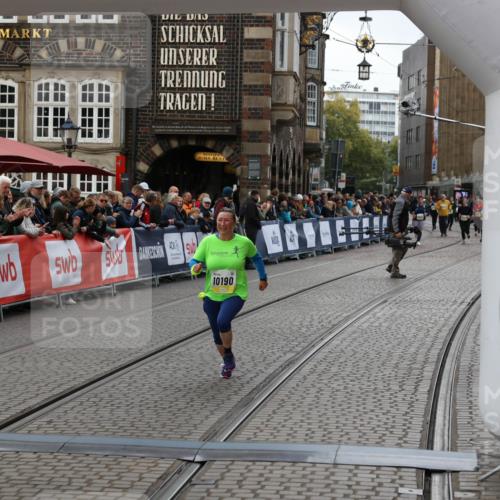 05.10.2025 - 20. swb-Marathon Bremen Yannick Fuchs http://msf.ph/oto/9248460 05.10.2025 11:12:48 Ziel 10190, 11285 meine-sportfotos.de