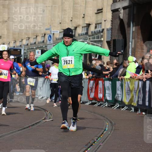 05.10.2025 - 20. swb-Marathon Bremen Strokosch-Dieckow http://msf.ph/oto/9248466 05.10.2025 11:00:05 Ziel 7621, 9005, 9603, 9604, 9611, 9666, 10138, 10311, 10345, 10489, 10572, 10889, 11026, 11125, 11266, 11600, 11713 meine-sportfotos.de
