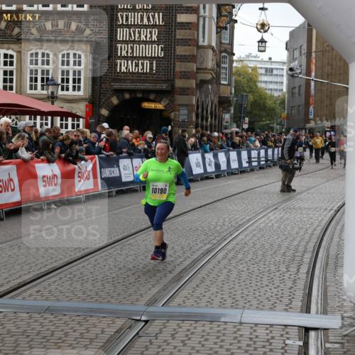05.10.2025 - 20. swb-Marathon Bremen Yannick Fuchs http://msf.ph/oto/9248468 05.10.2025 11:12:48 Ziel 10190, 11285 meine-sportfotos.de