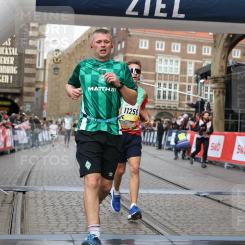 05.10.2025 - 20. swb-Marathon Bremen Yannick Fuchs http://msf.ph/oto/9248475 05.10.2025 10:44:06 Ziel 9170, 9865, 11256, 11683 meine-sportfotos.de