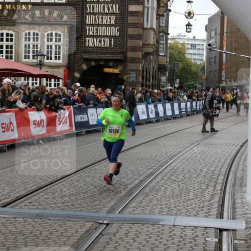 05.10.2025 - 20. swb-Marathon Bremen Yannick Fuchs http://msf.ph/oto/9248476 05.10.2025 11:12:48 Ziel 10190, 11285 meine-sportfotos.de