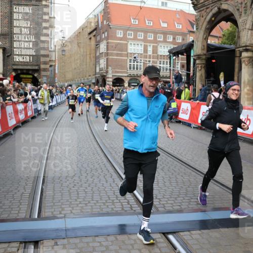 05.10.2025 - 20. swb-Marathon Bremen Yannick Fuchs http://msf.ph/oto/9248478 05.10.2025 10:52:51 Ziel 9209, 9517, 9581, 10548, 10833, 11012, 11382, 11417, 11587 meine-sportfotos.de