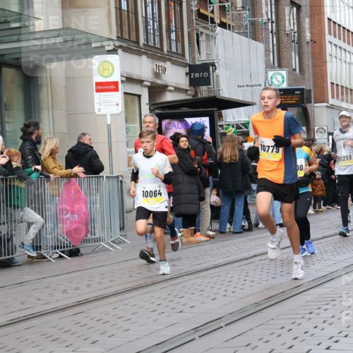 05.10.2025 - 20. swb-Marathon Bremen Strokosch-Dieckow http://msf.ph/oto/9248481 05.10.2025 10:52:46 Ziel 9187, 9449, 9650, 9703, 9834, 9918, 9956, 10064, 10128, 10242, 10349, 10460, 10466, 10539, 10779, 10806, 10955, 10958, 10993, 11259, 11300, 11377, 11398, 11411, 11450, 11510, 11512, 11722, 9187, 9449, 9650, 9703, 9834, 9918, 9956, 10064, 10128, 10242, 10349, 10460, 10466, 10539, 10779, 10806, 10955, 10958, 10993, 11398, 11450, 11722 meine-sportfotos.de
