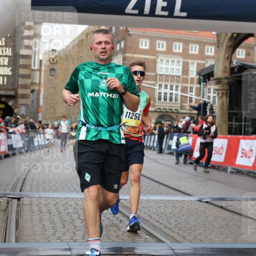 05.10.2025 - 20. swb-Marathon Bremen Yannick Fuchs http://msf.ph/oto/9248486 05.10.2025 10:44:06 Ziel 9170, 9865, 11256, 11683 meine-sportfotos.de