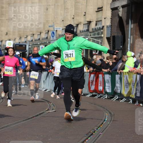 05.10.2025 - 20. swb-Marathon Bremen Strokosch-Dieckow http://msf.ph/oto/9248490 05.10.2025 11:00:05 Ziel 7621, 9005, 9603, 9604, 9611, 9666, 10138, 10311, 10345, 10489, 10572, 10889, 11026, 11125, 11266, 11600, 11713 meine-sportfotos.de