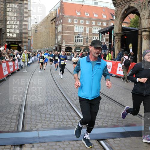 05.10.2025 - 20. swb-Marathon Bremen Yannick Fuchs http://msf.ph/oto/9248498 05.10.2025 10:52:51 Ziel 9209, 9517, 9581, 10548, 10833, 11012, 11382, 11417, 11587 meine-sportfotos.de