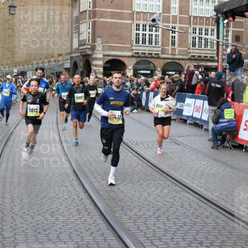 05.10.2025 - 20. swb-Marathon Bremen Yannick Fuchs http://msf.ph/oto/9248505 05.10.2025 10:52:52 Ziel 9209, 9214, 9517, 9581, 10833, 11012, 11382, 11417, 11587 meine-sportfotos.de