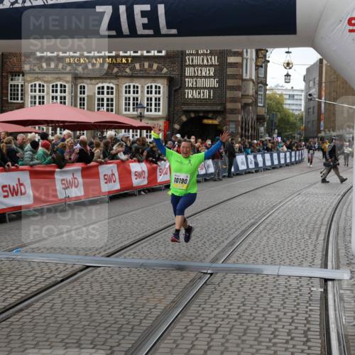 05.10.2025 - 20. swb-Marathon Bremen Yannick Fuchs http://msf.ph/oto/9248508 05.10.2025 11:12:48 Ziel 10190, 11285 meine-sportfotos.de