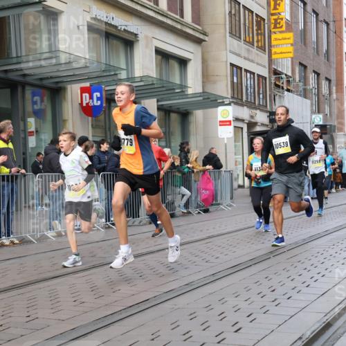 05.10.2025 - 20. swb-Marathon Bremen Strokosch-Dieckow http://msf.ph/oto/9248516 05.10.2025 10:52:47 Ziel 9187, 9449, 9650, 9703, 9834, 9918, 9956, 10064, 10128, 10242, 10349, 10460, 10466, 10539, 10779, 10806, 10955, 10958, 10993, 11175, 11259, 11300, 11377, 11398, 11411, 11450, 11510, 11512, 11722, 9187, 9449, 9650, 9703, 9834, 9918, 9956, 10064, 10128, 10242, 10349, 10460, 10466, 10539, 10779, 10806, 10955, 10958, 10993, 11398, 11450, 11722 meine-sportfotos.de