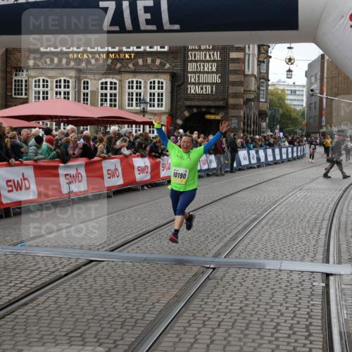 05.10.2025 - 20. swb-Marathon Bremen Yannick Fuchs http://msf.ph/oto/9248519 05.10.2025 11:12:49 Ziel 10190, 11285 meine-sportfotos.de
