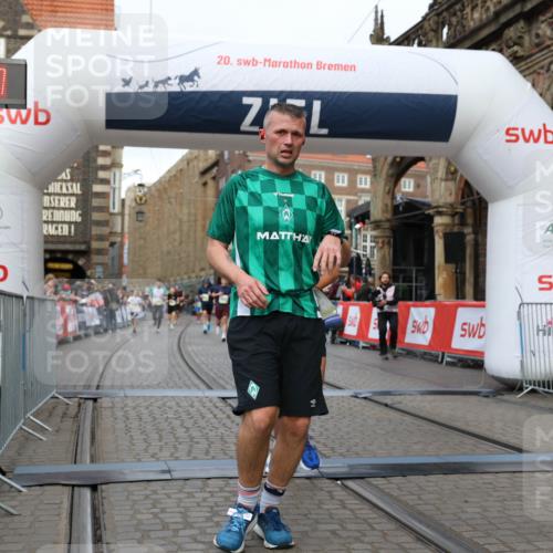 05.10.2025 - 20. swb-Marathon Bremen Yannick Fuchs http://msf.ph/oto/9248523 05.10.2025 10:44:06 Ziel 9170, 9865, 11256, 11683 meine-sportfotos.de