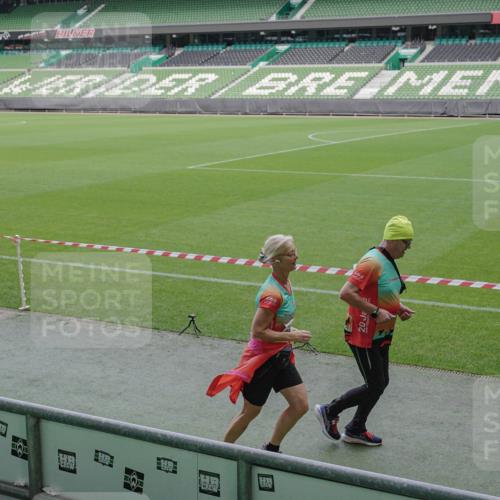 05.10.2025 - 20. swb-Marathon Bremen Michael Burmester http://msf.ph/oto/9248525 05.10.2025 10:39:13 Laufen im Stadion 7199, 7654, 7788, 7979, 8123, 9002, 9180, 9182, 9184, 9224, 9225, 9228, 9229, 9235, 9269, 9300, 9315, 9322, 9324, 9325, 9331, 9335, 9379, 9394, 9398, 9409, 9515, 9523, 9610, 9628, 9644, 9660, 9668, 9713, 9752, 9765, 9782, 9850, 9890, 9908, 9927, 9944, 9978, 9998, 10018, 10021, 10106, 10142, 10207, 10213, 10238, 10255, 10258, 10289, 10297, 10371, 10374, 10404, 10405, 10426, 10439, 10446, 10483, 10498, 10511, 10529, 10531, 10551, 10557, 10567, 10623, 10734, 10749, 10853 meine-sportfotos.de