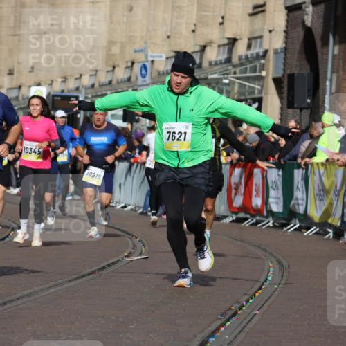 05.10.2025 - 20. swb-Marathon Bremen Strokosch-Dieckow http://msf.ph/oto/9248528 05.10.2025 11:00:06 Ziel 7177, 7621, 9603, 9604, 9611, 9666, 9672, 10138, 10345, 10489, 10572, 10889, 10919, 11026, 11050, 11125, 11266, 11600, 11713 meine-sportfotos.de