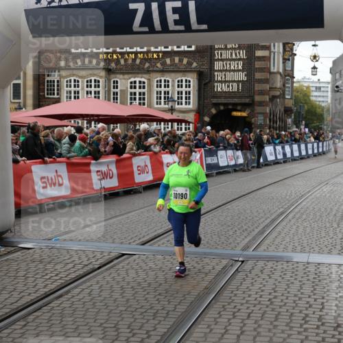 05.10.2025 - 20. swb-Marathon Bremen Yannick Fuchs http://msf.ph/oto/9248529 05.10.2025 11:12:49 Ziel 10190, 11285 meine-sportfotos.de