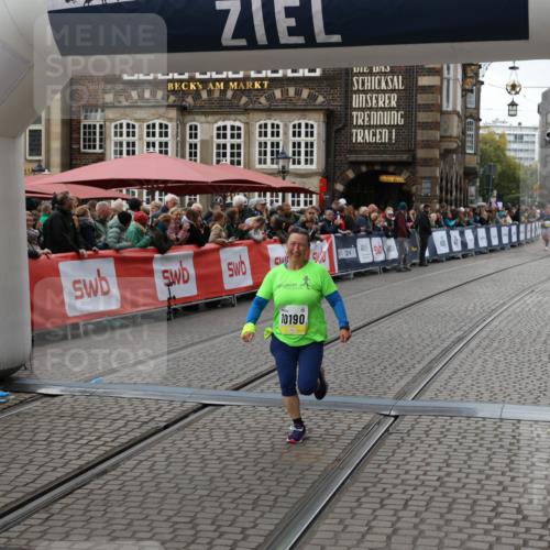 05.10.2025 - 20. swb-Marathon Bremen Yannick Fuchs http://msf.ph/oto/9248537 05.10.2025 11:12:49 Ziel 10190, 11285 meine-sportfotos.de
