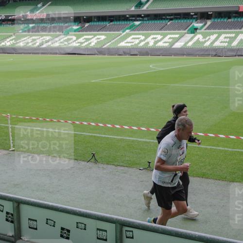 05.10.2025 - 20. swb-Marathon Bremen Michael Burmester http://msf.ph/oto/9248538 05.10.2025 10:39:15 Laufen im Stadion 7199, 7654, 7788, 7979, 8123, 9002, 9180, 9182, 9184, 9224, 9225, 9228, 9229, 9269, 9300, 9315, 9322, 9324, 9325, 9331, 9379, 9394, 9398, 9409, 9515, 9523, 9610, 9628, 9644, 9660, 9668, 9713, 9752, 9765, 9782, 9850, 9890, 9908, 9927, 9944, 9978, 9998, 10018, 10021, 10106, 10142, 10207, 10213, 10238, 10255, 10258, 10289, 10297, 10371, 10374, 10405, 10426, 10446, 10483, 10498, 10511, 10529, 10531, 10551, 10557, 10567, 10623, 10734, 10749, 10853 meine-sportfotos.de
