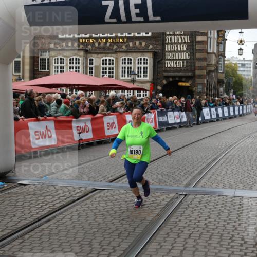 05.10.2025 - 20. swb-Marathon Bremen Yannick Fuchs http://msf.ph/oto/9248548 05.10.2025 11:12:49 Ziel 10190, 11285 meine-sportfotos.de