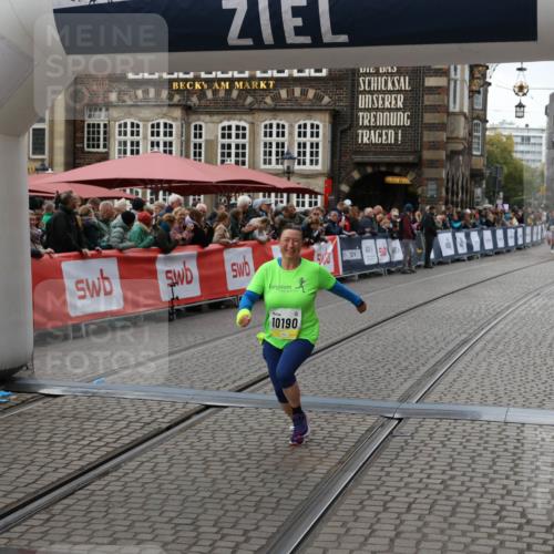 05.10.2025 - 20. swb-Marathon Bremen Yannick Fuchs http://msf.ph/oto/9248556 05.10.2025 11:12:49 Ziel 10190, 11285 meine-sportfotos.de