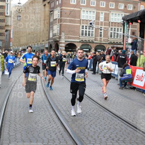 05.10.2025 - 20. swb-Marathon Bremen Yannick Fuchs http://msf.ph/oto/9248560 05.10.2025 10:52:52 Ziel 9209, 9214, 9517, 9581, 10833, 11012, 11382, 11417, 11587 meine-sportfotos.de