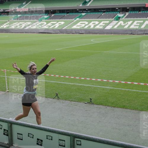 05.10.2025 - 20. swb-Marathon Bremen Michael Burmester http://msf.ph/oto/9248562 05.10.2025 10:39:16 Laufen im Stadion 7199, 7654, 7788, 7979, 8123, 9002, 9180, 9182, 9184, 9224, 9225, 9228, 9229, 9269, 9300, 9315, 9322, 9324, 9325, 9331, 9379, 9394, 9398, 9409, 9515, 9523, 9610, 9628, 9644, 9660, 9668, 9713, 9752, 9765, 9782, 9850, 9890, 9908, 9927, 9944, 9998, 10018, 10021, 10106, 10142, 10207, 10213, 10238, 10255, 10258, 10289, 10297, 10371, 10374, 10405, 10426, 10446, 10483, 10498, 10511, 10529, 10531, 10551, 10557, 10567, 10623, 10734, 10749, 10853, 9184 meine-sportfotos.de