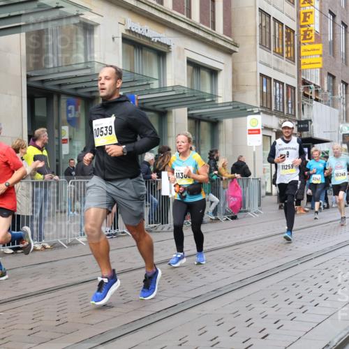05.10.2025 - 20. swb-Marathon Bremen Strokosch-Dieckow http://msf.ph/oto/9248565 05.10.2025 10:52:49 Ziel 9187, 9263, 9449, 9539, 9650, 9703, 9834, 9918, 9956, 10064, 10128, 10242, 10317, 10349, 10460, 10466, 10539, 10779, 10806, 10955, 10958, 10993, 11175, 11259, 11300, 11377, 11398, 11411, 11450, 11510, 11512, 11722, 9187, 9263, 9449, 9539, 9650, 9703, 9834, 9918, 9956, 10064, 10128, 10242, 10317, 10349, 10460, 10466, 10539, 10779, 10806, 10955, 10958, 10993, 11398, 11450, 11722 meine-sportfotos.de