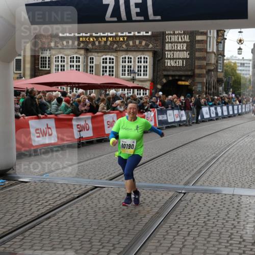 05.10.2025 - 20. swb-Marathon Bremen Yannick Fuchs http://msf.ph/oto/9248566 05.10.2025 11:12:49 Ziel 10190, 11285 meine-sportfotos.de