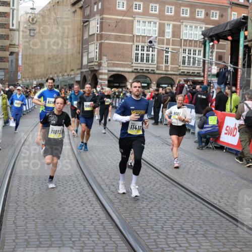 05.10.2025 - 20. swb-Marathon Bremen Yannick Fuchs http://msf.ph/oto/9248569 05.10.2025 10:52:52 Ziel 9209, 9214, 9517, 9581, 10833, 11012, 11382, 11417, 11587 meine-sportfotos.de