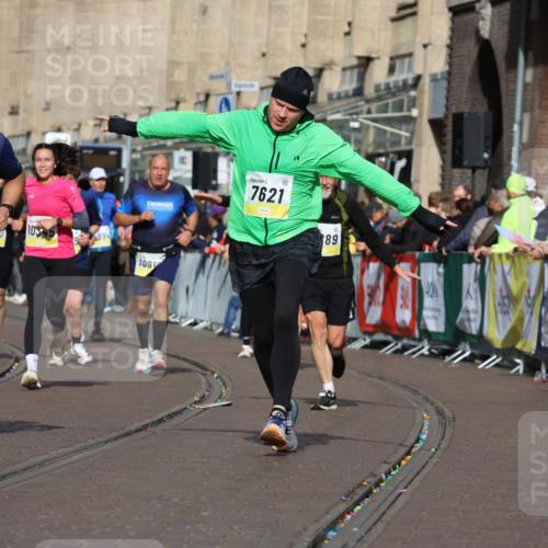 05.10.2025 - 20. swb-Marathon Bremen Strokosch-Dieckow http://msf.ph/oto/9248570 05.10.2025 11:00:06 Ziel 7177, 7621, 9603, 9604, 9611, 9666, 9672, 10138, 10345, 10489, 10572, 10889, 10919, 11026, 11050, 11125, 11266, 11600, 11713 meine-sportfotos.de