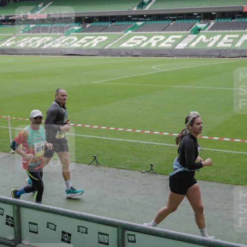 05.10.2025 - 20. swb-Marathon Bremen Michael Burmester http://msf.ph/oto/9248586 05.10.2025 10:39:16 Laufen im Stadion 7199, 7654, 7788, 7979, 8123, 9002, 9180, 9182, 9184, 9224, 9225, 9228, 9229, 9269, 9300, 9315, 9322, 9324, 9325, 9331, 9379, 9394, 9398, 9409, 9515, 9523, 9610, 9628, 9644, 9660, 9668, 9713, 9752, 9765, 9782, 9850, 9890, 9908, 9927, 9944, 9998, 10018, 10021, 10106, 10142, 10207, 10213, 10238, 10255, 10258, 10289, 10297, 10371, 10374, 10405, 10426, 10446, 10483, 10498, 10511, 10529, 10531, 10551, 10557, 10567, 10623, 10734, 10749, 10853, 9184 meine-sportfotos.de