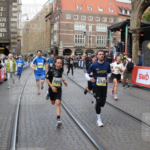 05.10.2025 - 20. swb-Marathon Bremen Yannick Fuchs http://msf.ph/oto/9248605 05.10.2025 10:52:53 Ziel 9209, 9214, 9501, 9517, 9581, 10308, 10309, 10833, 10997, 11012, 11382, 11417, 11587 meine-sportfotos.de