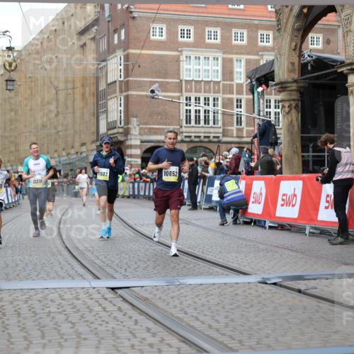 05.10.2025 - 20. swb-Marathon Bremen Yannick Fuchs http://msf.ph/oto/9248623 05.10.2025 10:44:09 Ziel 9614, 9865, 10351, 10652, 10780, 11256, 11316, 11503, 11683 meine-sportfotos.de