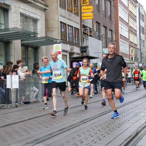 05.10.2025 - 20. swb-Marathon Bremen Strokosch-Dieckow http://msf.ph/oto/9248634 05.10.2025 10:52:51 Ziel 7193, 7251, 9187, 9263, 9449, 9539, 9650, 9703, 9717, 9834, 9918, 9956, 10057, 10064, 10128, 10242, 10317, 10349, 10460, 10466, 10539, 10779, 10806, 10958, 10993, 11174, 11175, 11259, 11300, 11377, 11398, 11411, 11450, 11510, 11512, 11722, 7193, 7251, 9187, 9263, 9449, 9539, 9650, 9703, 9717, 9834, 9918, 9956, 10057, 10064, 10128, 10242, 10317, 10349, 10460, 10466, 10539, 10779, 10806, 10958, 10993, 11174, 11398, 11450, 11722 meine-sportfotos.de