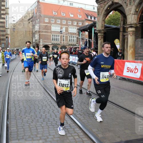 05.10.2025 - 20. swb-Marathon Bremen Yannick Fuchs http://msf.ph/oto/9248638 05.10.2025 10:52:53 Ziel 9209, 9214, 9501, 9517, 9581, 10308, 10309, 10833, 10997, 11012, 11382, 11417, 11587 meine-sportfotos.de