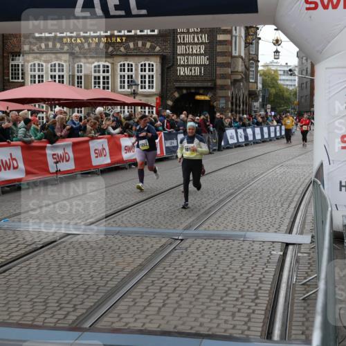 05.10.2025 - 20. swb-Marathon Bremen Yannick Fuchs http://msf.ph/oto/9248664 05.10.2025 11:12:57 Ziel 9203, 10186, 11252 meine-sportfotos.de