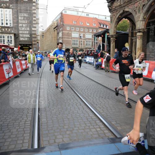 05.10.2025 - 20. swb-Marathon Bremen Yannick Fuchs http://msf.ph/oto/9248667 05.10.2025 10:52:54 Ziel 9214, 9284, 9501, 9517, 9581, 9830, 10308, 10309, 10514, 10833, 10997, 11012, 11382, 11417, 11587 meine-sportfotos.de