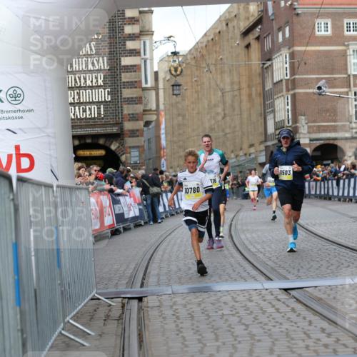 05.10.2025 - 20. swb-Marathon Bremen Yannick Fuchs http://msf.ph/oto/9248669 05.10.2025 10:44:10 Ziel 9614, 9865, 10351, 10652, 10780, 11256, 11316, 11503 meine-sportfotos.de