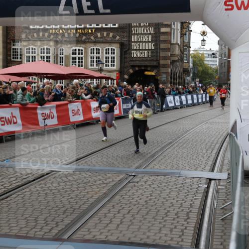 05.10.2025 - 20. swb-Marathon Bremen Yannick Fuchs http://msf.ph/oto/9248678 05.10.2025 11:12:57 Ziel 9203, 10186, 11252 meine-sportfotos.de