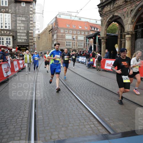 05.10.2025 - 20. swb-Marathon Bremen Yannick Fuchs http://msf.ph/oto/9248683 05.10.2025 10:52:54 Ziel 9214, 9284, 9501, 9517, 9581, 9830, 10308, 10309, 10514, 10833, 10997, 11012, 11382, 11417, 11587 meine-sportfotos.de