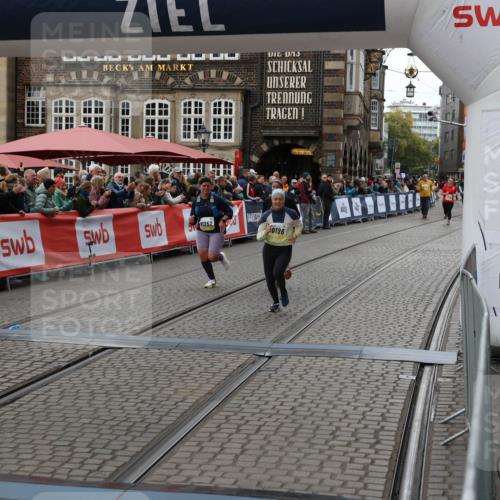 05.10.2025 - 20. swb-Marathon Bremen Yannick Fuchs http://msf.ph/oto/9248688 05.10.2025 11:12:57 Ziel 9203, 10186, 11252 meine-sportfotos.de