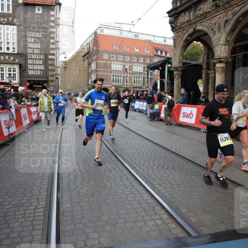 05.10.2025 - 20. swb-Marathon Bremen Yannick Fuchs http://msf.ph/oto/9248695 05.10.2025 10:52:54 Ziel 9214, 9284, 9501, 9517, 9581, 9830, 10308, 10309, 10514, 10833, 10997, 11012, 11382, 11417, 11587 meine-sportfotos.de