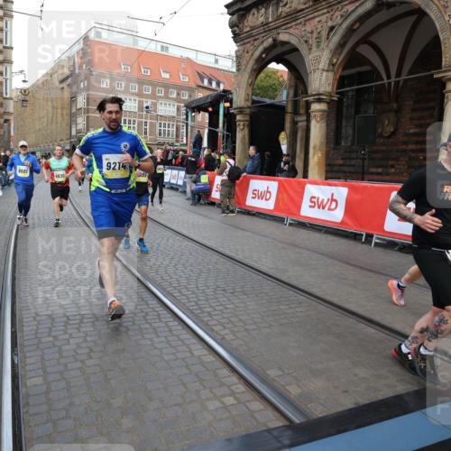 05.10.2025 - 20. swb-Marathon Bremen Yannick Fuchs http://msf.ph/oto/9248706 05.10.2025 10:52:54 Ziel 9214, 9284, 9501, 9517, 9581, 9830, 10308, 10309, 10514, 10833, 10997, 11012, 11382, 11417, 11587 meine-sportfotos.de