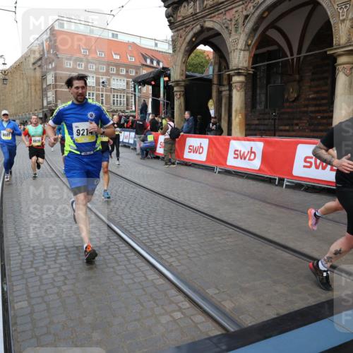 05.10.2025 - 20. swb-Marathon Bremen Yannick Fuchs http://msf.ph/oto/9248716 05.10.2025 10:52:54 Ziel 9214, 9284, 9501, 9517, 9581, 9830, 10308, 10309, 10514, 10833, 10997, 11012, 11382, 11417, 11587 meine-sportfotos.de