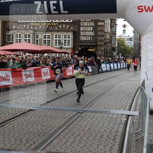 05.10.2025 - 20. swb-Marathon Bremen Yannick Fuchs http://msf.ph/oto/9248717 05.10.2025 11:12:57 Ziel 9203, 10186, 11252 meine-sportfotos.de