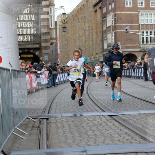 05.10.2025 - 20. swb-Marathon Bremen Yannick Fuchs http://msf.ph/oto/9248718 05.10.2025 10:44:10 Ziel 9614, 9865, 10351, 10652, 10780, 11256, 11316, 11503 meine-sportfotos.de