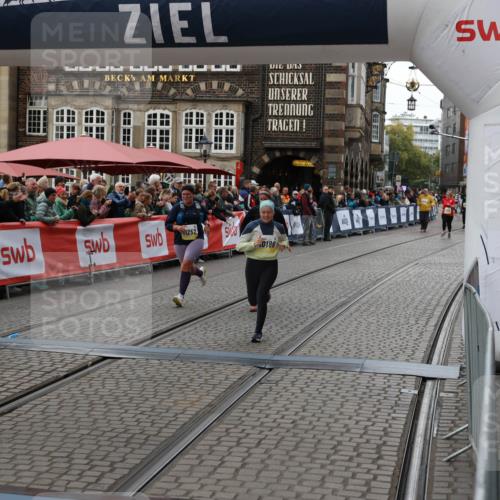 05.10.2025 - 20. swb-Marathon Bremen Yannick Fuchs http://msf.ph/oto/9248726 05.10.2025 11:12:57 Ziel 9203, 10186, 11252 meine-sportfotos.de