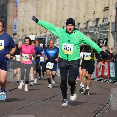 05.10.2025 - 20. swb-Marathon Bremen Strokosch-Dieckow http://msf.ph/oto/9248732 05.10.2025 11:00:06 Ziel 7177, 7621, 9603, 9604, 9611, 9666, 9672, 10138, 10345, 10489, 10572, 10889, 10919, 11026, 11050, 11125, 11266, 11600, 11713 meine-sportfotos.de