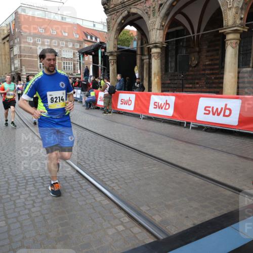 05.10.2025 - 20. swb-Marathon Bremen Yannick Fuchs http://msf.ph/oto/9248734 05.10.2025 10:52:55 Ziel 9214, 9284, 9501, 9517, 9581, 9830, 9985, 10308, 10309, 10514, 10833, 10997, 11012, 11382, 11417, 11587 meine-sportfotos.de