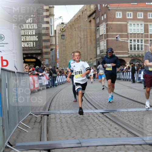 05.10.2025 - 20. swb-Marathon Bremen Yannick Fuchs http://msf.ph/oto/9248746 05.10.2025 10:44:10 Ziel 9614, 9865, 10351, 10652, 10780, 11256, 11316, 11503 meine-sportfotos.de