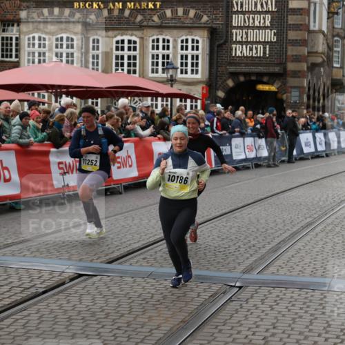 05.10.2025 - 20. swb-Marathon Bremen Yannick Fuchs http://msf.ph/oto/9248748 05.10.2025 11:12:58 Ziel 9203, 10186, 11252 meine-sportfotos.de